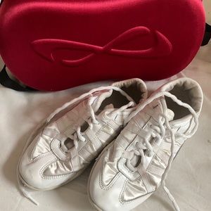 Nfinity white cheer shoes